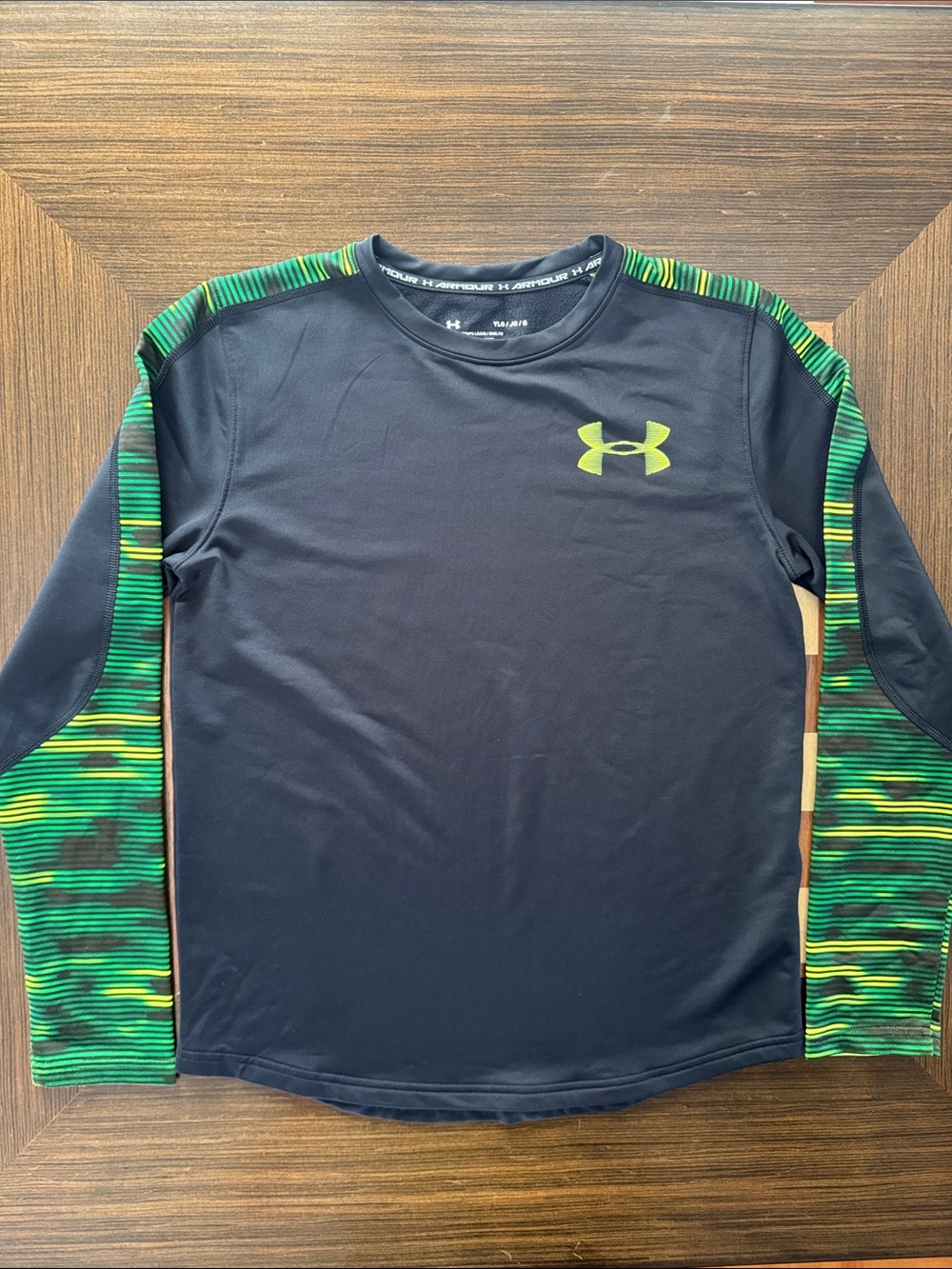 Under Armour Coldgear boys long sleeve black performance t-shirt size youth L.